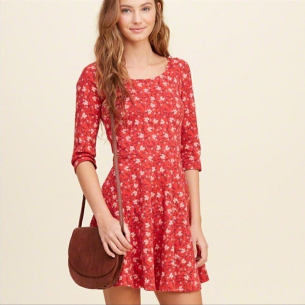 Hollister M Scoop Neck Back Quarter Sleeve Cotton Red Floral Skater Dress